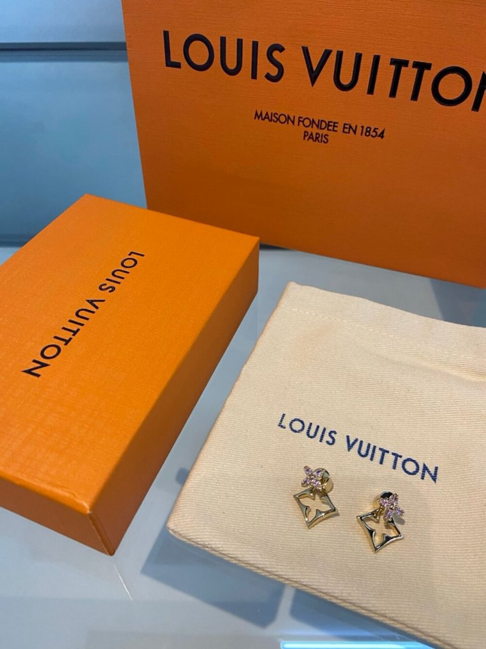 Louis Vuitton Gold-Tone Mother-of-Pearl Flower LV Necklace with Earrings